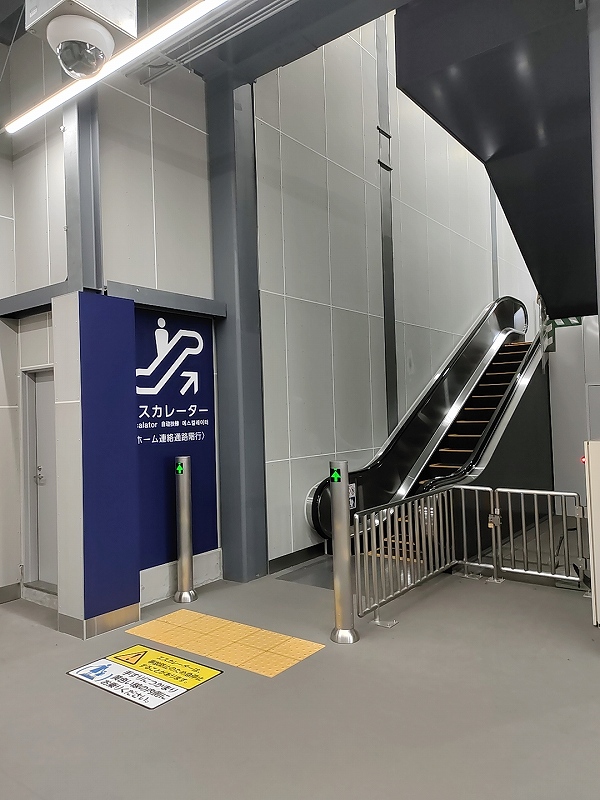①新駅舎エスカレータ